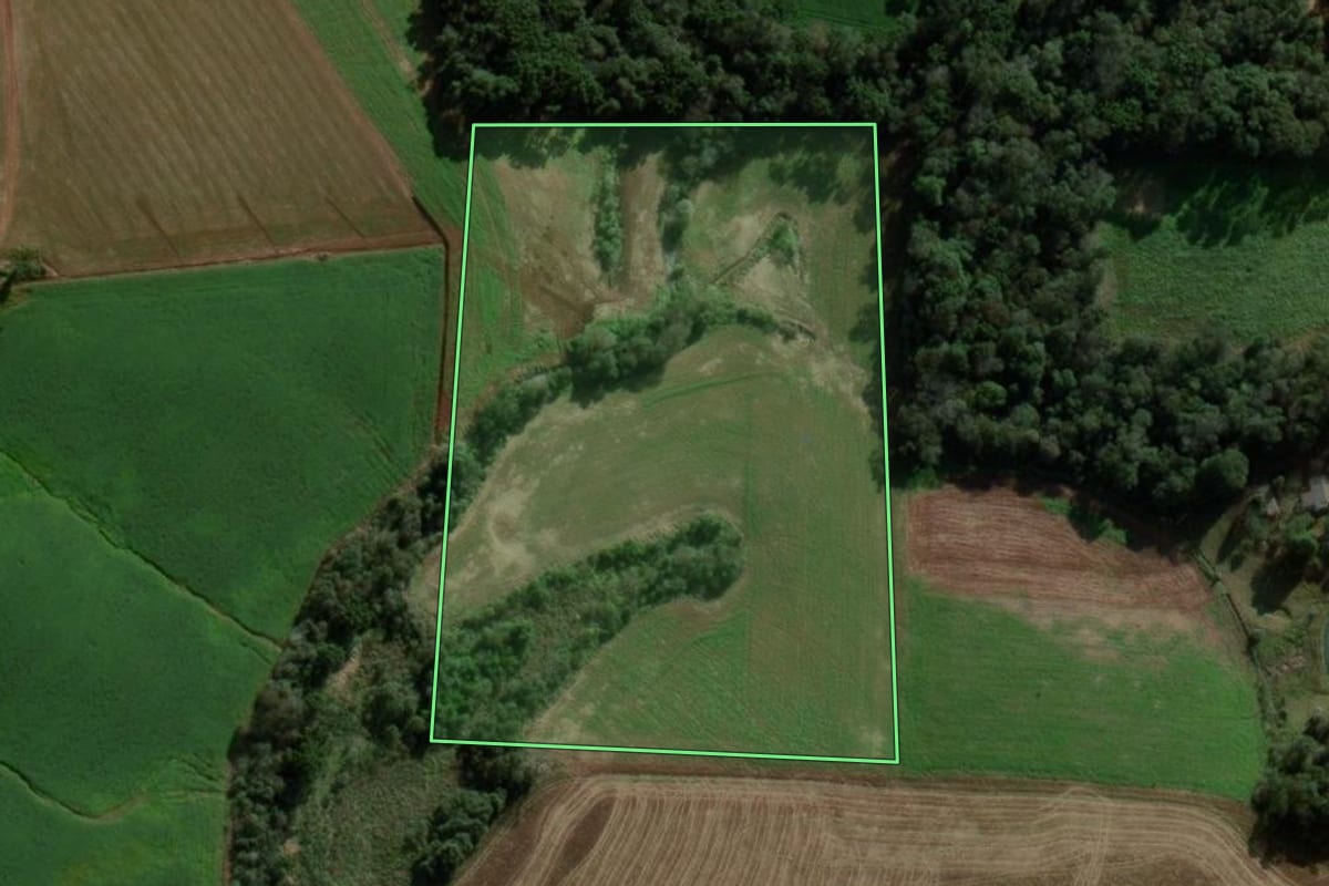 Imagem de satélite do imóvel rural em Coronel Martins (SC), com o contorno declarado no CAR desenhado por cima.