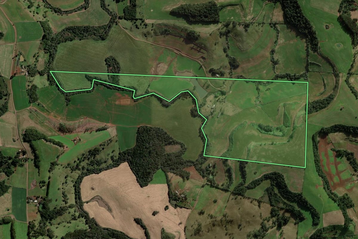 Imagem de satélite do imóvel rural em Coronel Martins (SC), com o contorno declarado no CAR desenhado por cima.