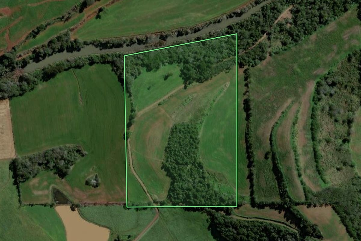 Imagem de satélite do imóvel rural em Coronel Martins (SC), com o contorno declarado no CAR desenhado por cima.