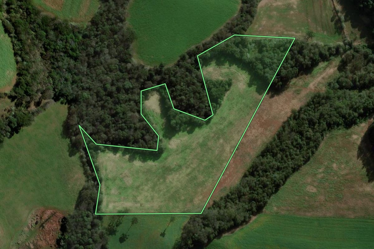 Imagem de satélite do imóvel rural em Coronel Martins (SC), com o contorno declarado no CAR desenhado por cima.