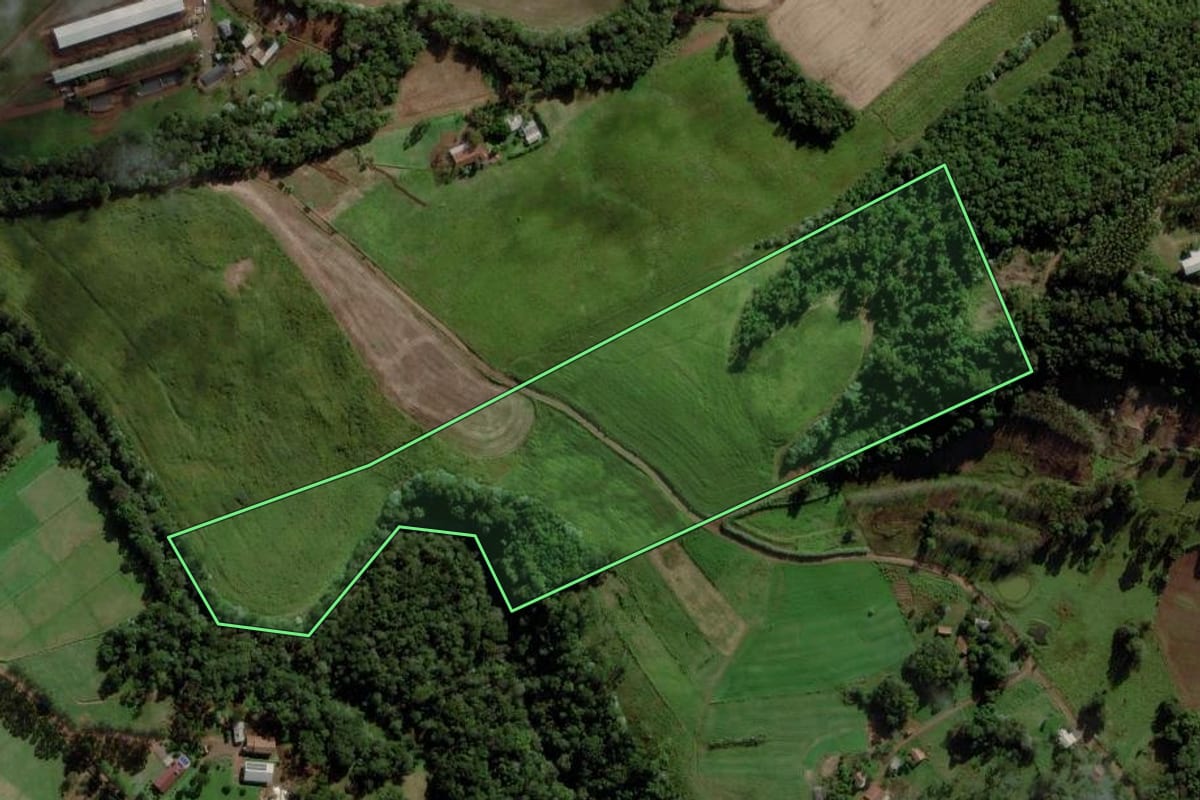 Imagem de satélite do imóvel rural em Cunha Porã (SC), com o contorno declarado no CAR desenhado por cima.