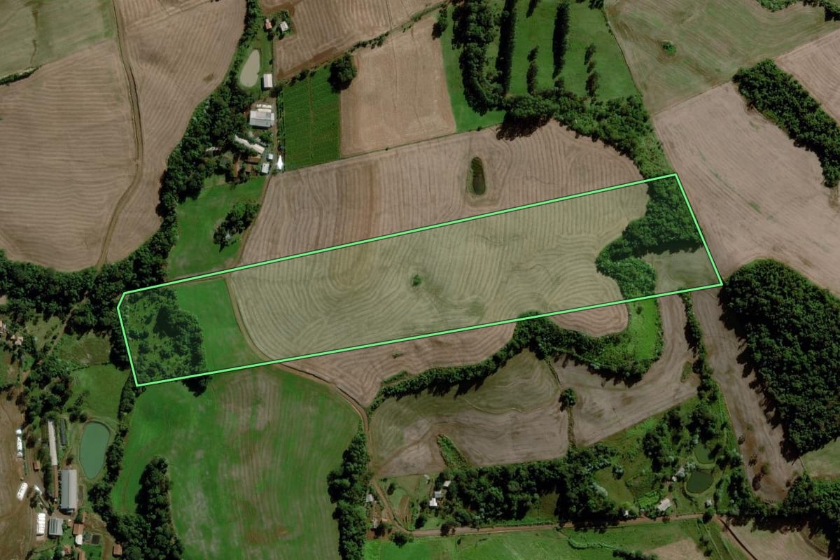 Imagem de satélite do imóvel rural em Cunha Porã (SC), com o contorno declarado no CAR desenhado por cima.