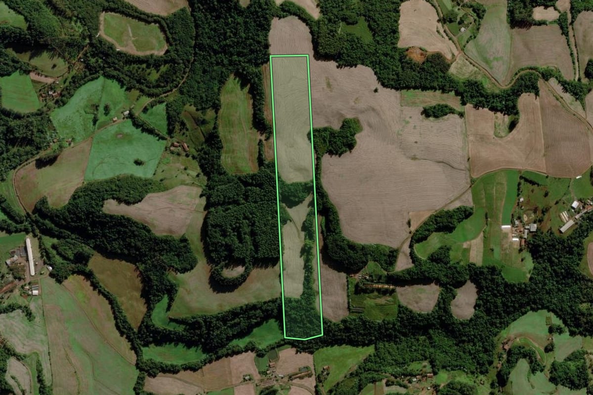 Imagem de satélite do imóvel rural em Cunha Porã (SC), com o contorno declarado no CAR desenhado por cima.