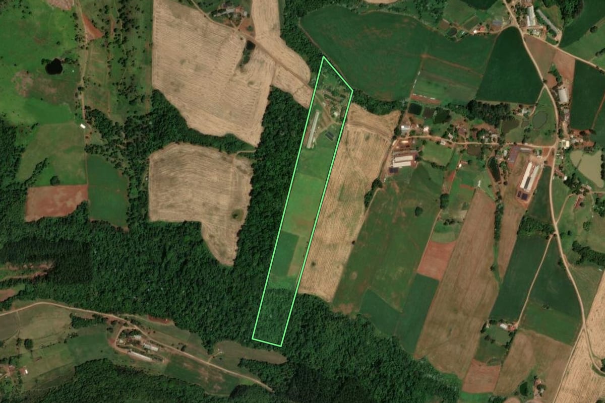Imagem de satélite do imóvel rural em Cunha Porã (SC), com o contorno declarado no CAR desenhado por cima.