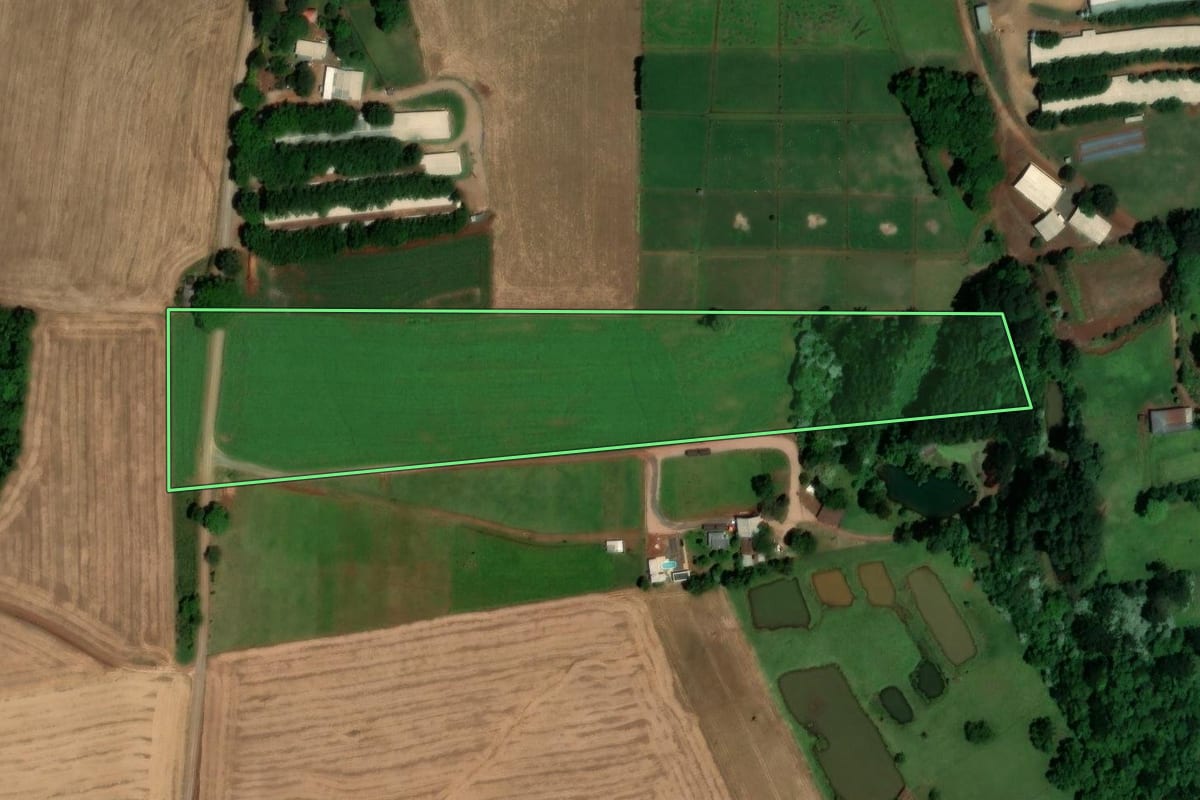 Imagem de satélite do imóvel rural em Cunha Porã (SC), com o contorno declarado no CAR desenhado por cima.