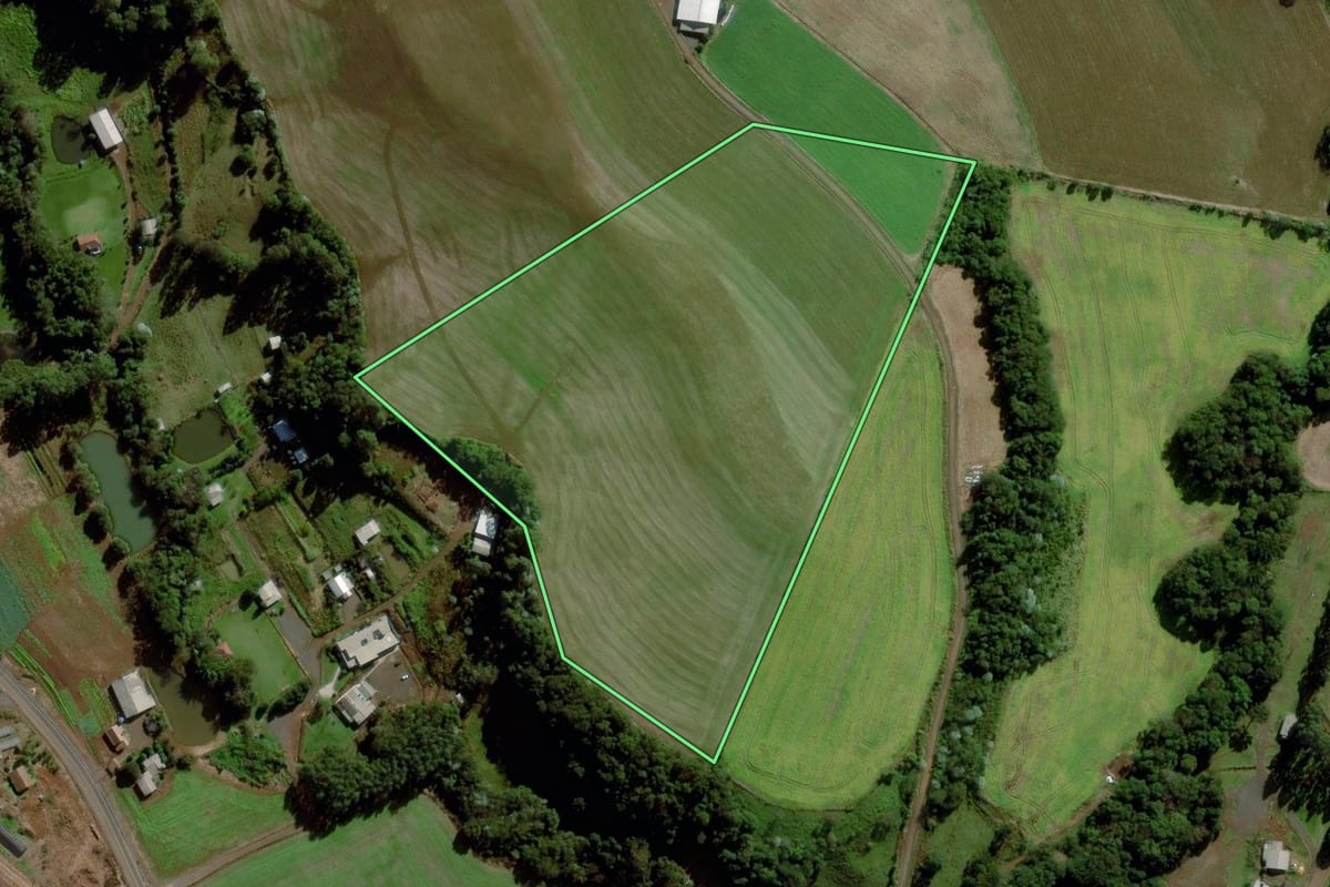 Imagem de satélite do imóvel rural em Cunha Porã (SC), com o contorno declarado no CAR desenhado por cima.