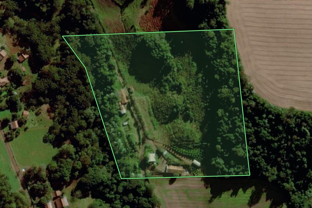 Imagem de satélite do imóvel rural em Cunha Porã (SC), com o contorno declarado no CAR desenhado por cima.