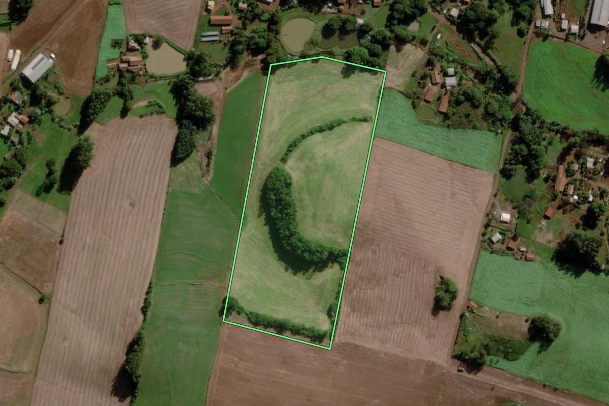 Imagem de satélite do imóvel rural em Cunha Porã (SC), com o contorno declarado no CAR desenhado por cima.