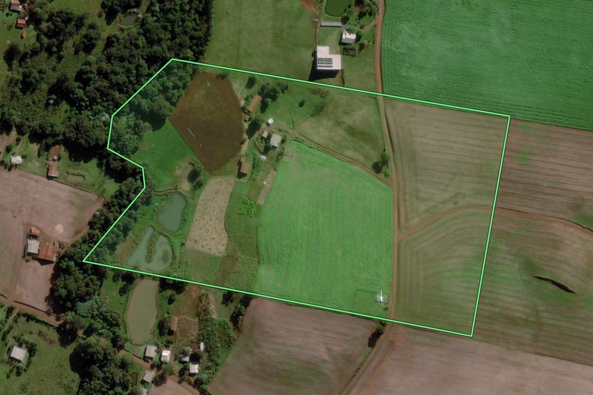 Imagem de satélite do imóvel rural em Cunha Porã (SC), com o contorno declarado no CAR desenhado por cima.