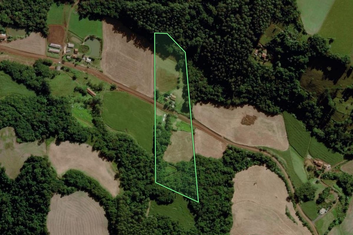 Imagem de satélite do imóvel rural em Cunha Porã (SC), com o contorno declarado no CAR desenhado por cima.