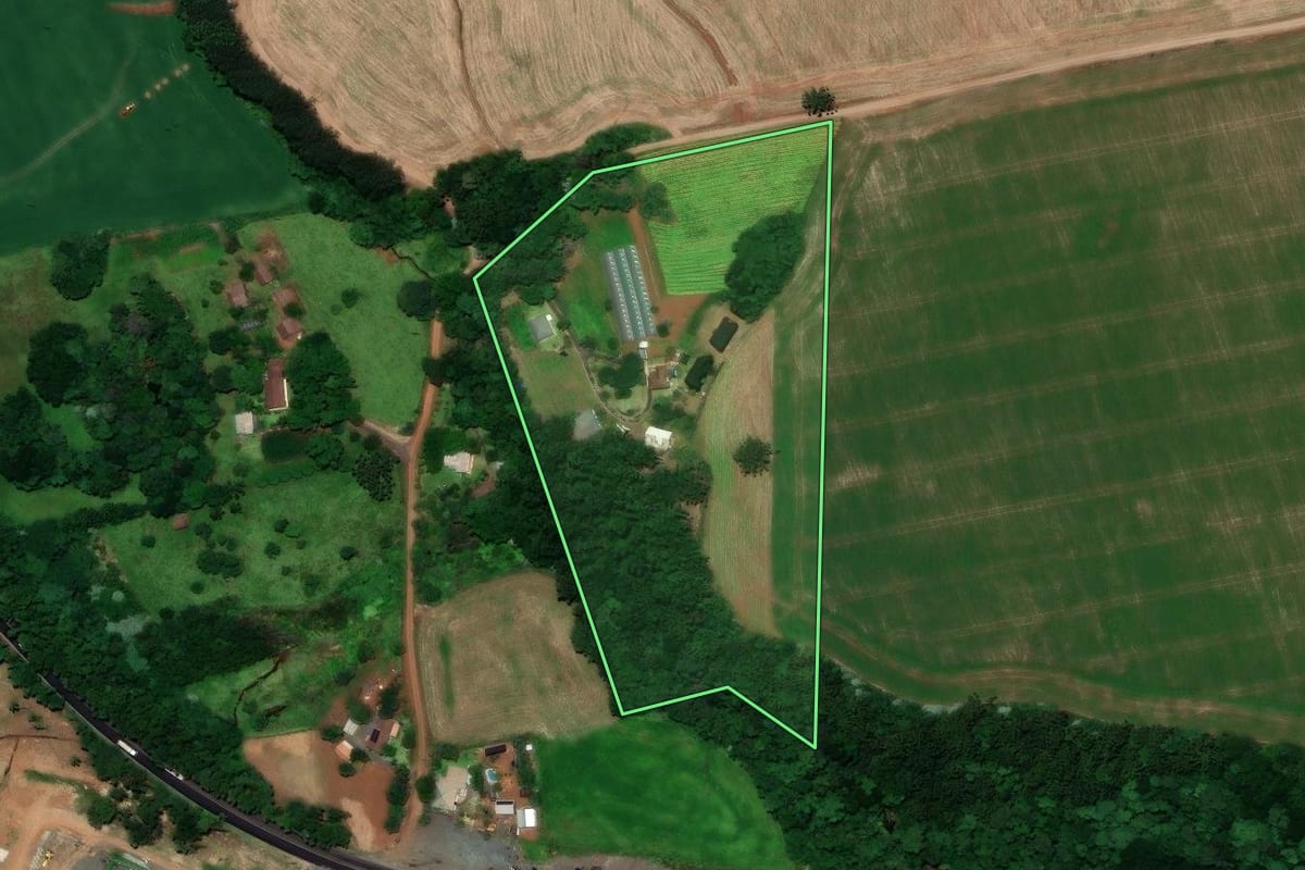 Imagem de satélite do imóvel rural em Cunha Porã (SC), com o contorno declarado no CAR desenhado por cima.