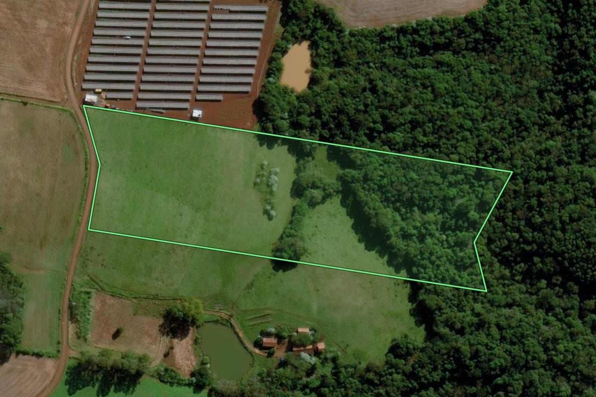 Imagem de satélite do imóvel rural em Cunha Porã (SC), com o contorno declarado no CAR desenhado por cima.