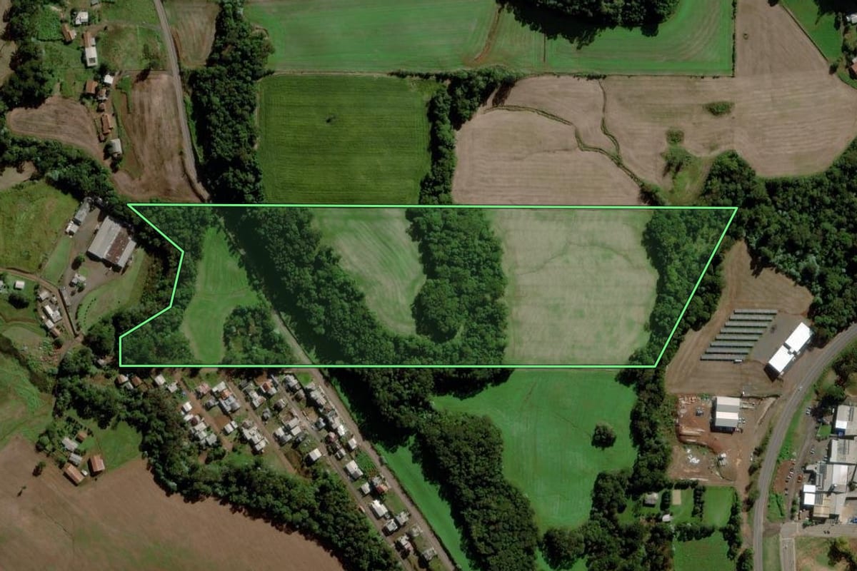 Imagem de satélite do imóvel rural em Cunha Porã (SC), com o contorno declarado no CAR desenhado por cima.
