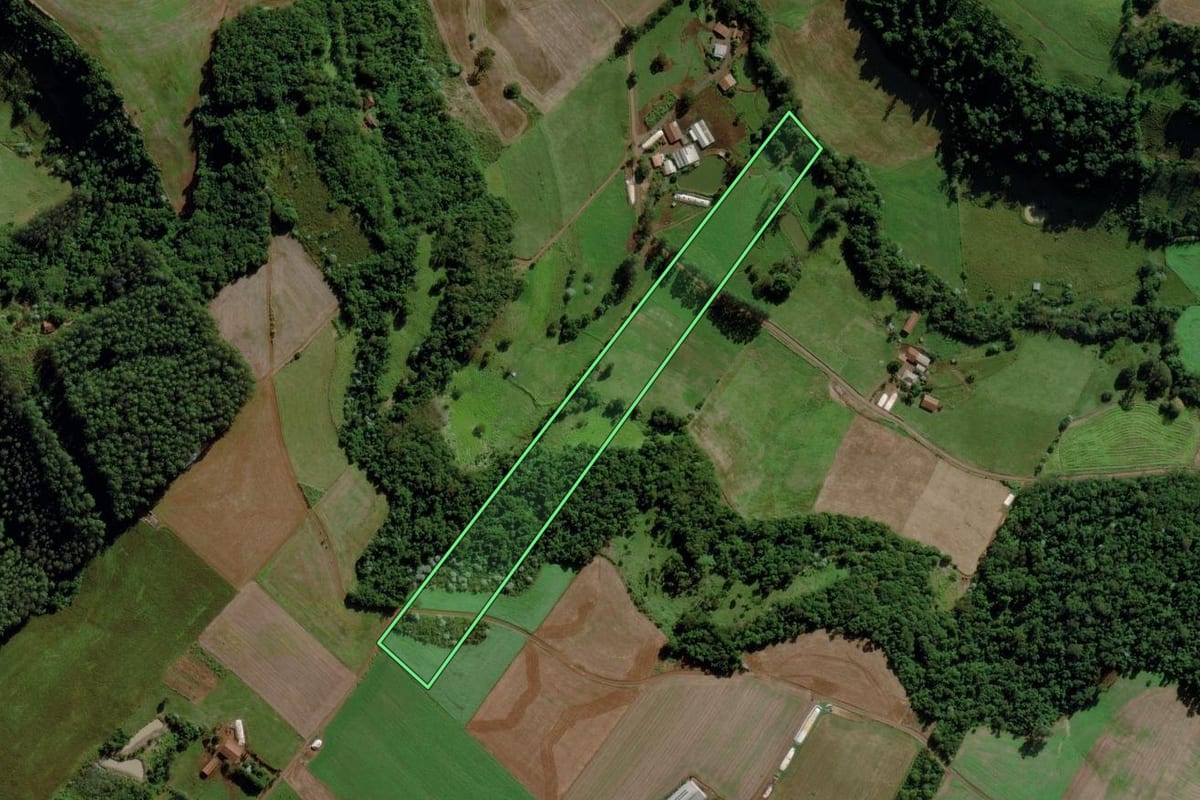Imagem de satélite do imóvel rural em Cunha Porã (SC), com o contorno declarado no CAR desenhado por cima.