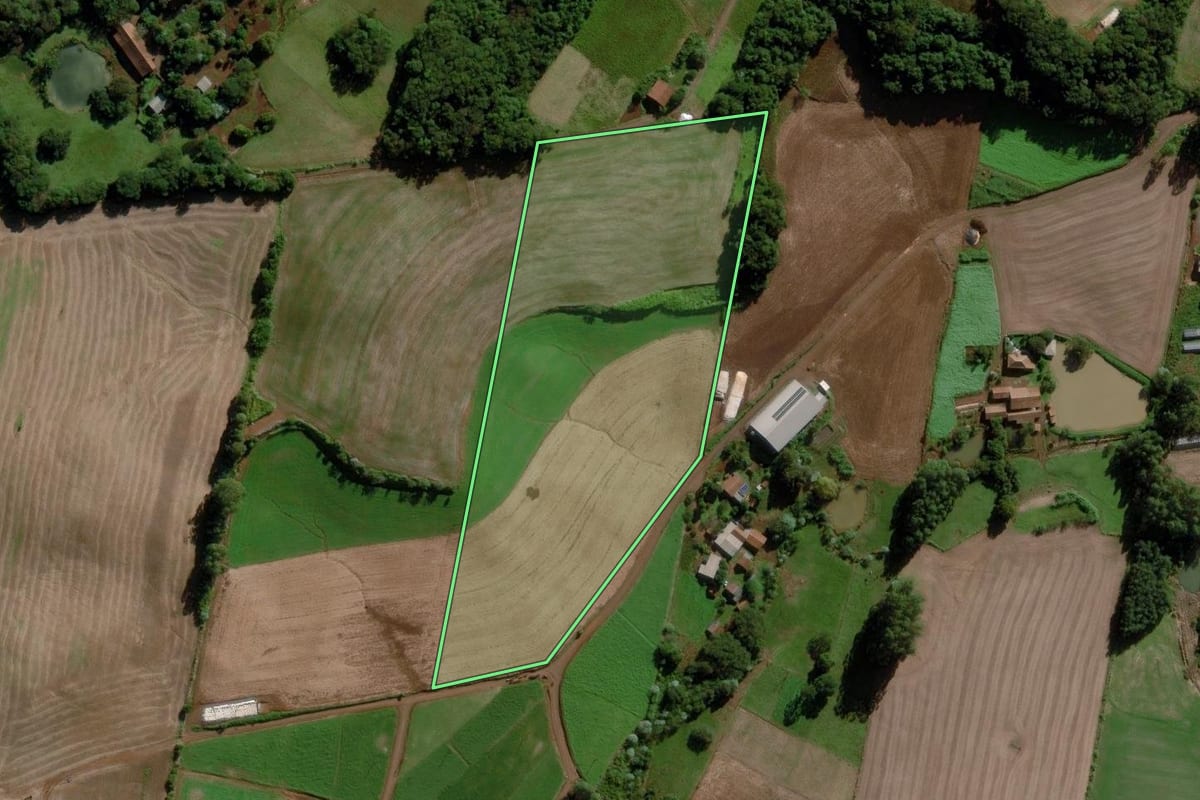 Imagem de satélite do imóvel rural em Cunha Porã (SC), com o contorno declarado no CAR desenhado por cima.