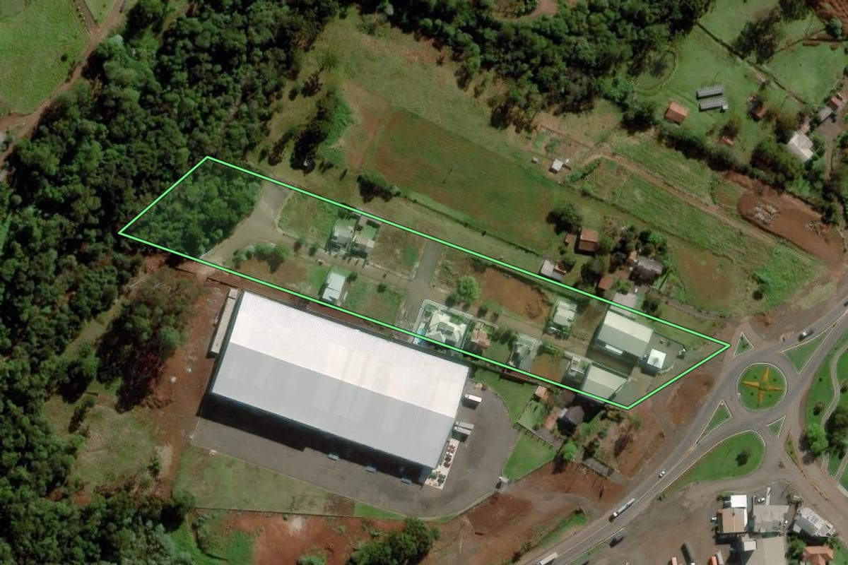 Imagem de satélite do imóvel rural em Cunha Porã (SC), com o contorno declarado no CAR desenhado por cima.