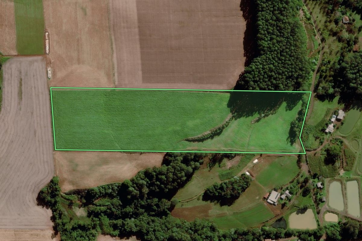 Imagem de satélite do imóvel rural em Cunha Porã (SC), com o contorno declarado no CAR desenhado por cima.