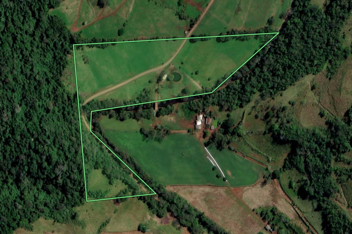 Imagem de satélite do imóvel rural em Cunhataí (SC), com o contorno declarado no CAR desenhado por cima.