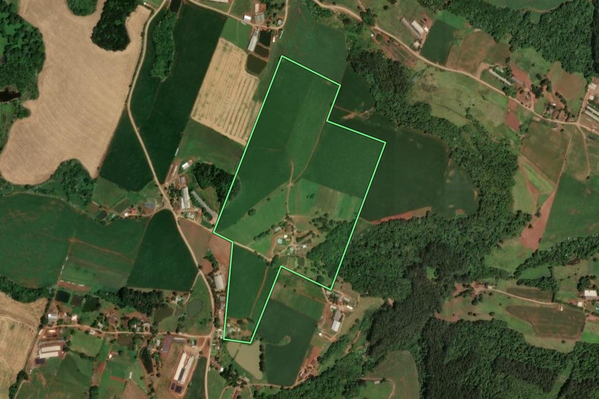 Imagem de satélite do imóvel rural em Cunhataí (SC), com o contorno declarado no CAR desenhado por cima.
