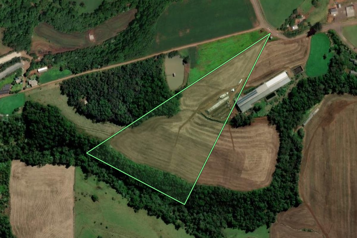Imagem de satélite do imóvel rural em Cunhataí (SC), com o contorno declarado no CAR desenhado por cima.