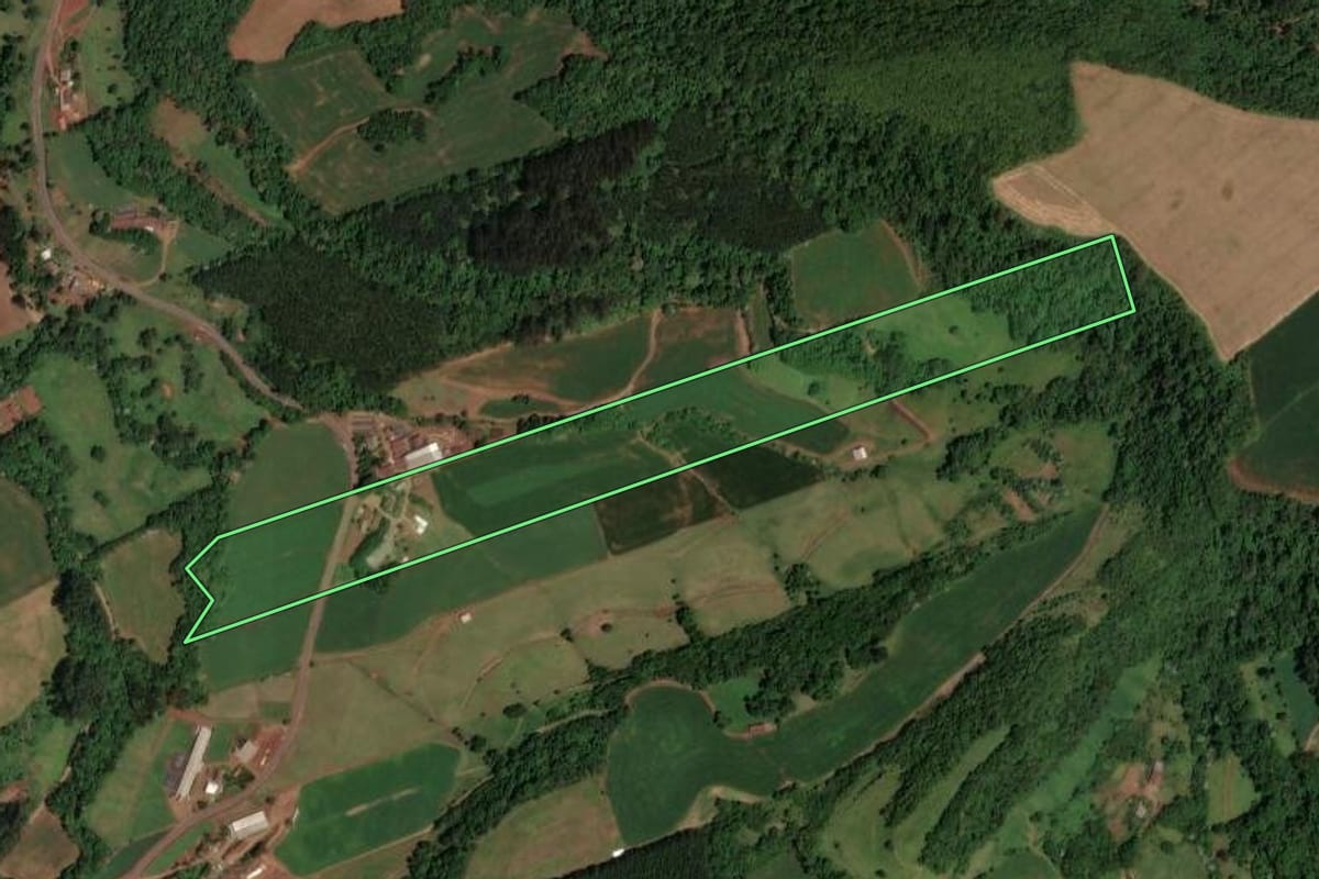 Imagem de satélite do imóvel rural em Cunhataí (SC), com o contorno declarado no CAR desenhado por cima.
