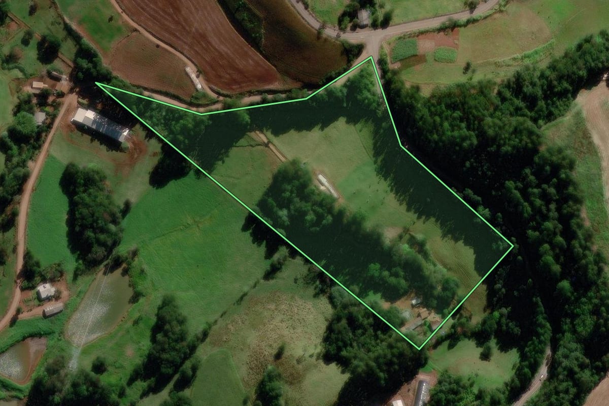 Imagem de satélite do imóvel rural em Cunhataí (SC), com o contorno declarado no CAR desenhado por cima.