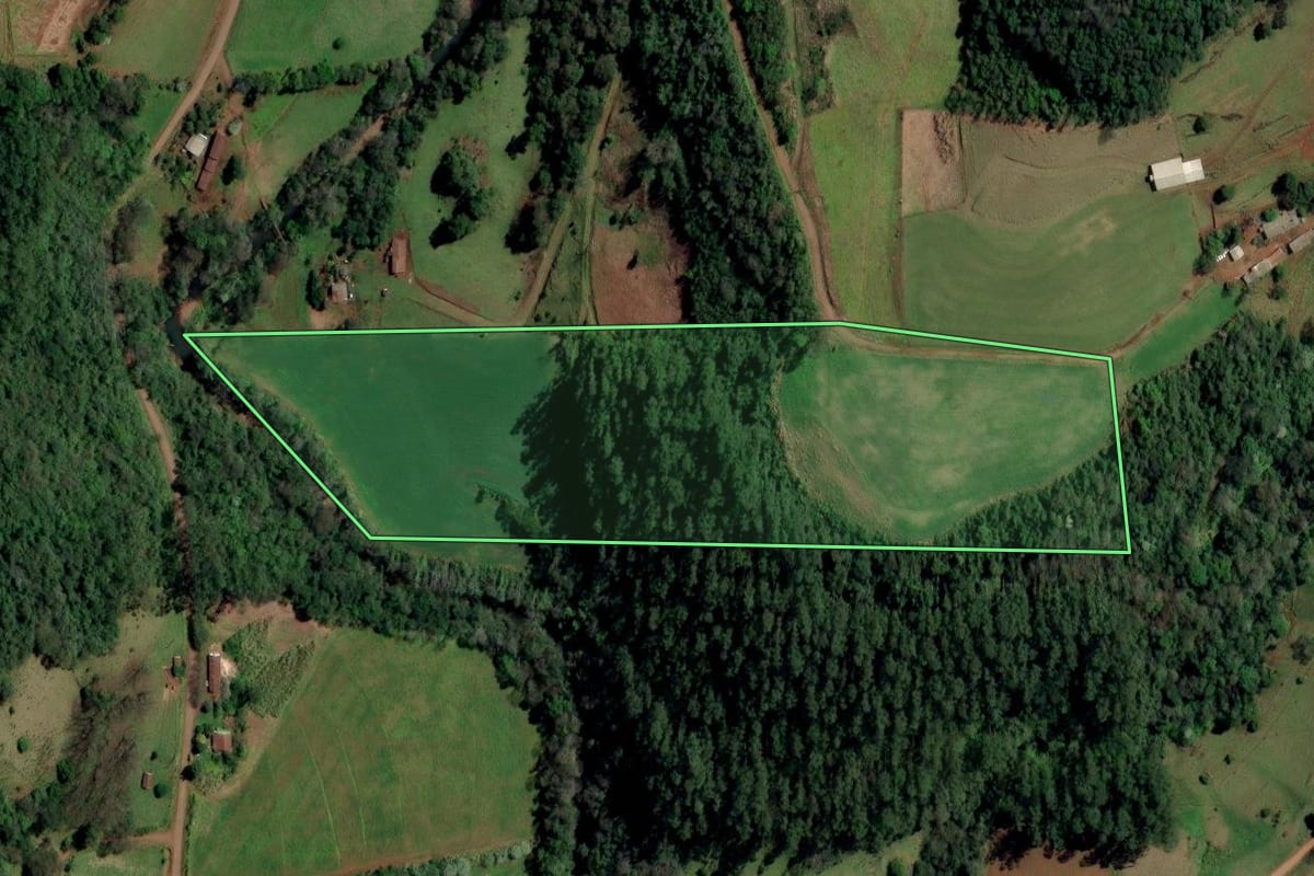 Imagem de satélite do imóvel rural em Cunhataí (SC), com o contorno declarado no CAR desenhado por cima.