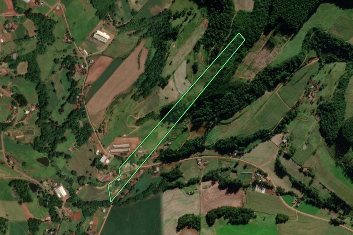 Imagem de satélite do imóvel rural em Cunhataí (SC), com o contorno declarado no CAR desenhado por cima.