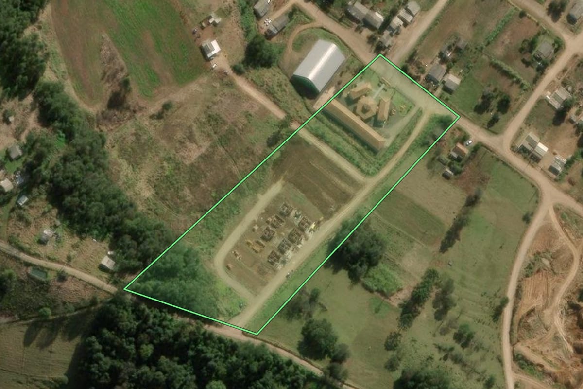 Imagem de satélite do imóvel rural em Entre Rios (SC), com o contorno declarado no CAR desenhado por cima.