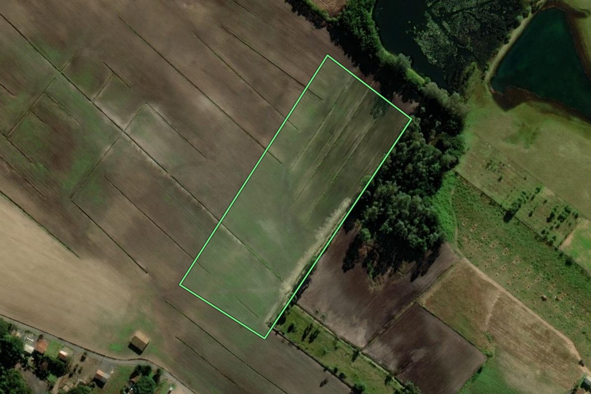 Imagem de satélite do imóvel rural em Ermo (SC), com o contorno declarado no CAR desenhado por cima.