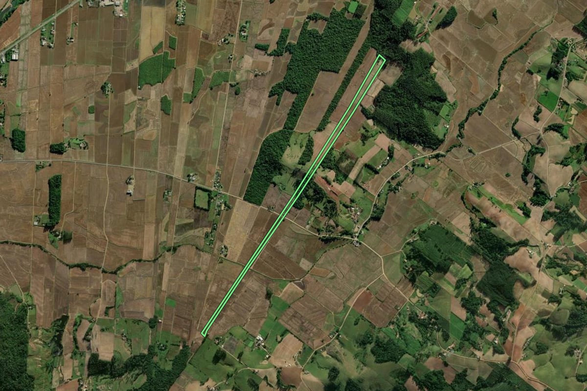 Imagem de satélite do imóvel rural em Ermo (SC), com o contorno declarado no CAR desenhado por cima.