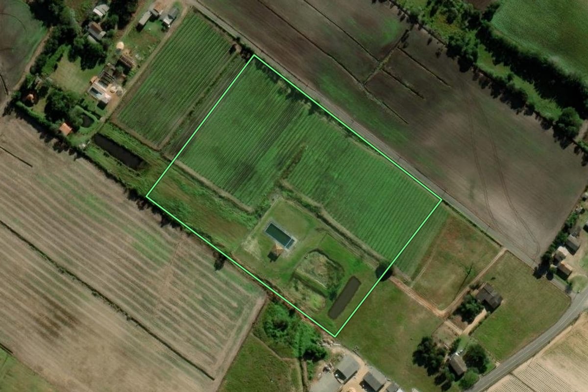Imagem de satélite do imóvel rural em Ermo (SC), com o contorno declarado no CAR desenhado por cima.