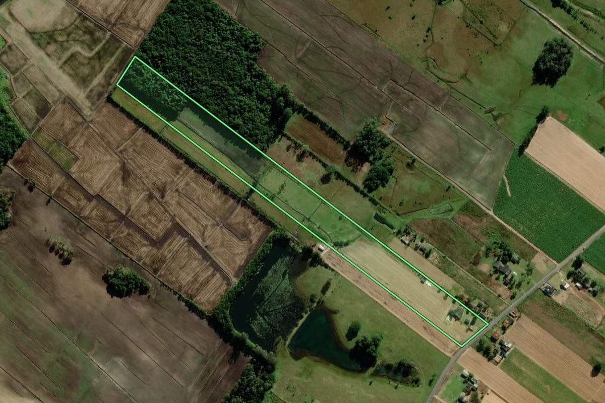Imagem de satélite do imóvel rural em Ermo (SC), com o contorno declarado no CAR desenhado por cima.