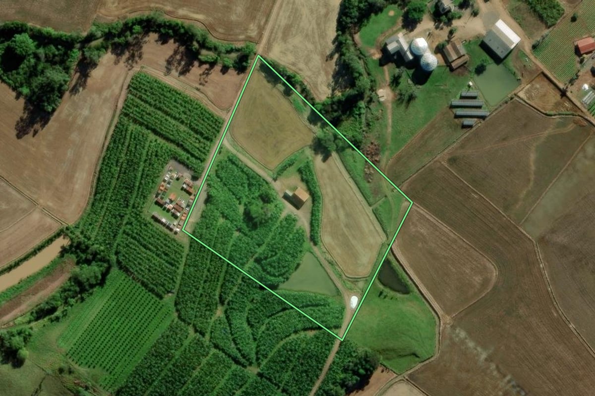Imagem de satélite do imóvel rural em Ermo (SC), com o contorno declarado no CAR desenhado por cima.