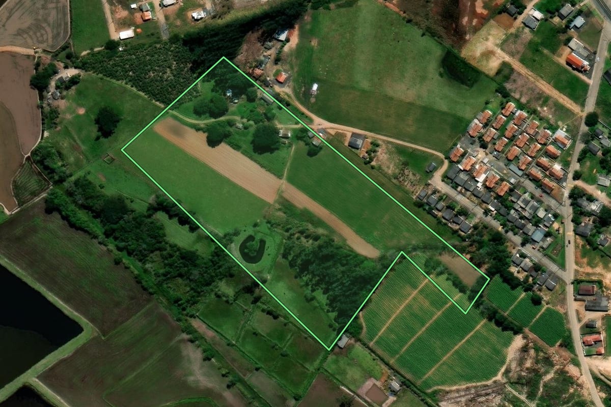 Imagem de satélite do imóvel rural em Ermo (SC), com o contorno declarado no CAR desenhado por cima.