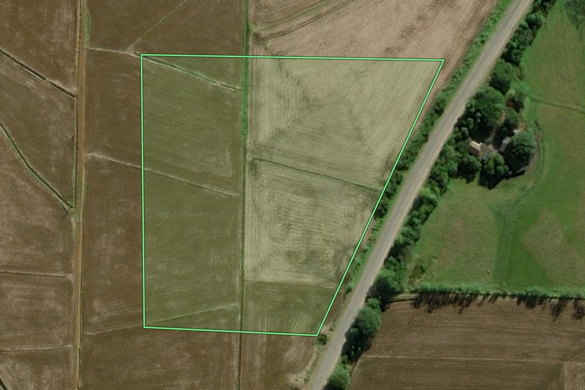 Imagem de satélite do imóvel rural em Ermo (SC), com o contorno declarado no CAR desenhado por cima.