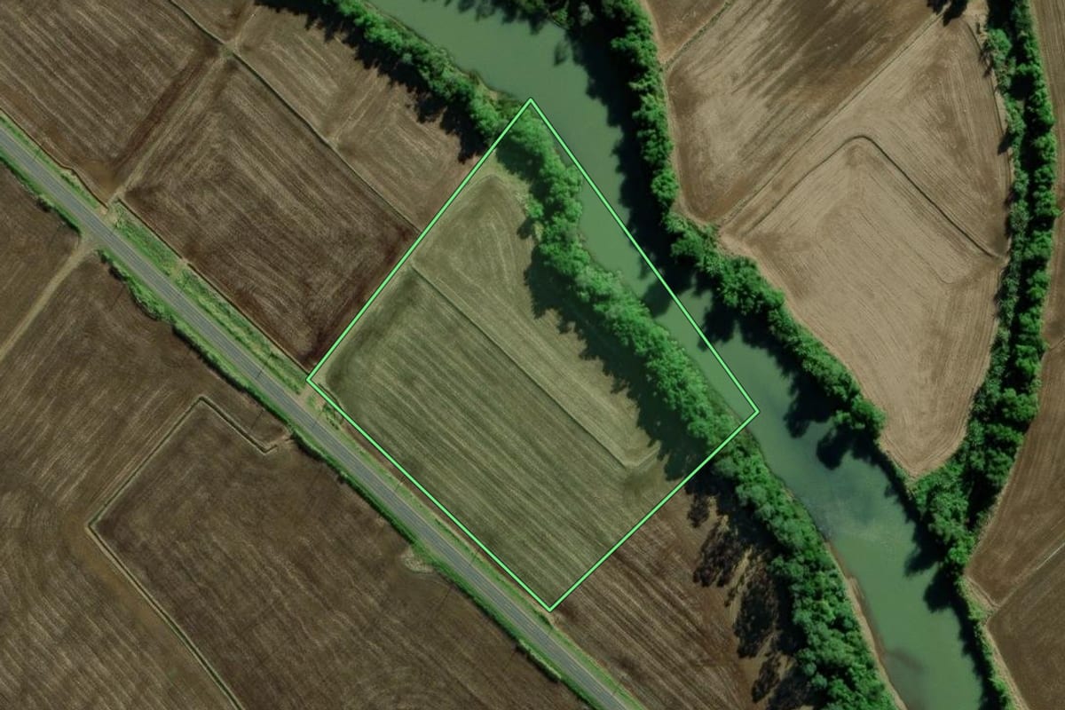 Imagem de satélite do imóvel rural em Ermo (SC), com o contorno declarado no CAR desenhado por cima.