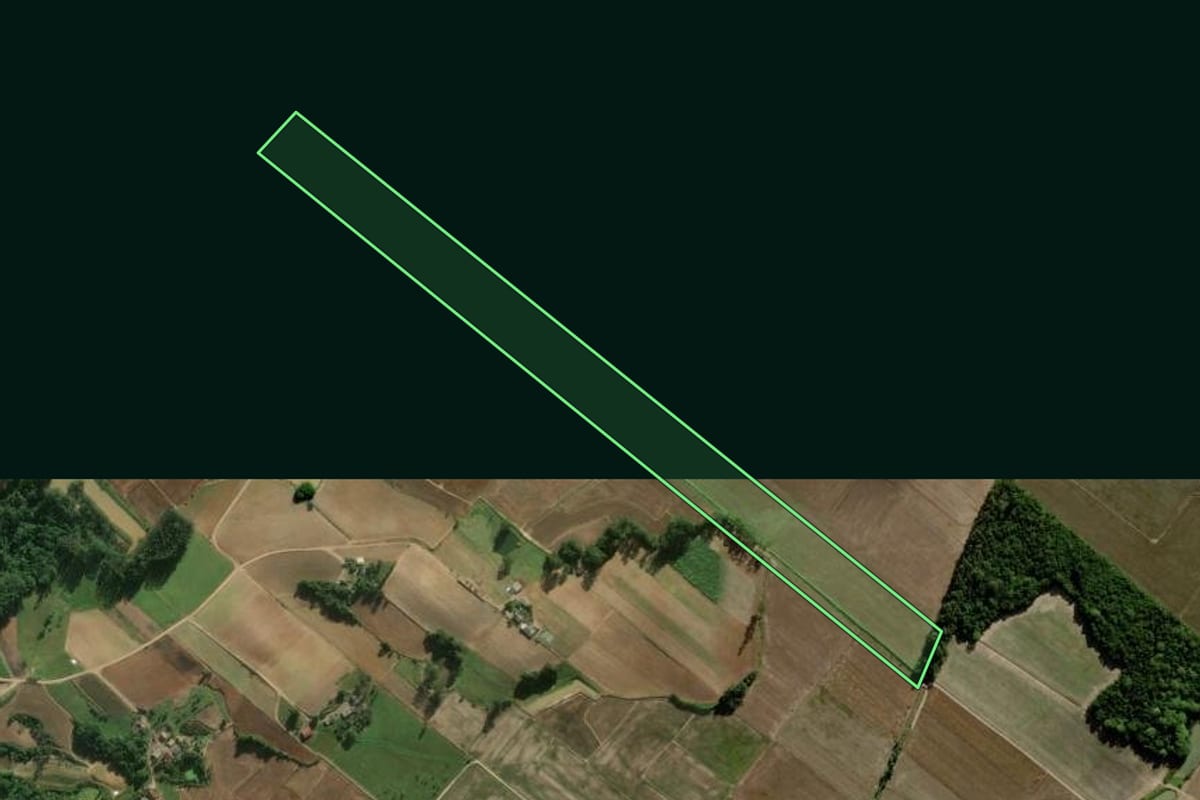Imagem de satélite do imóvel rural em Ermo (SC), com o contorno declarado no CAR desenhado por cima.