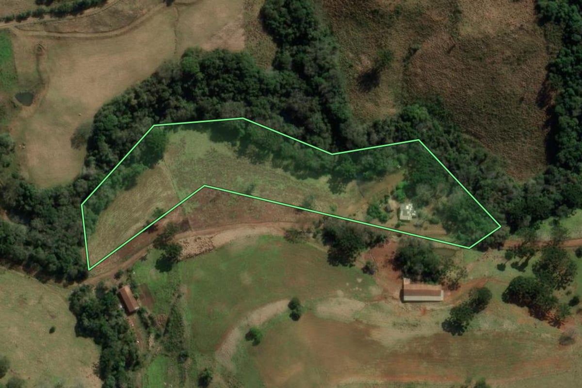 Imagem de satélite do imóvel rural em Erval Velho (SC), com o contorno declarado no CAR desenhado por cima.