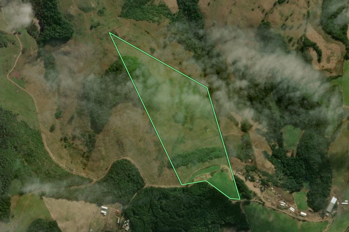 Imagem de satélite do imóvel rural em Erval Velho (SC), com o contorno declarado no CAR desenhado por cima.