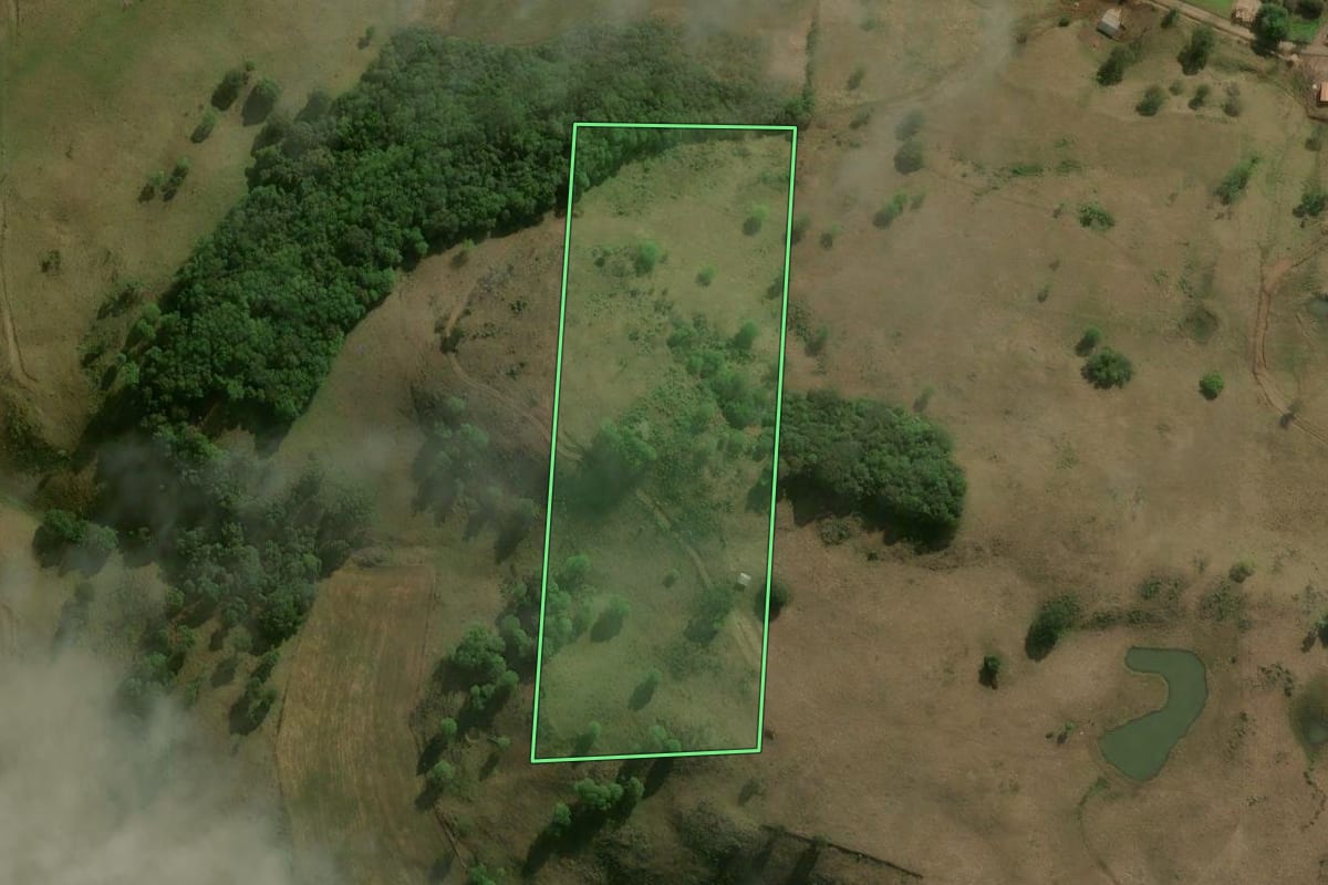 Imagem de satélite do imóvel rural em Erval Velho (SC), com o contorno declarado no CAR desenhado por cima.