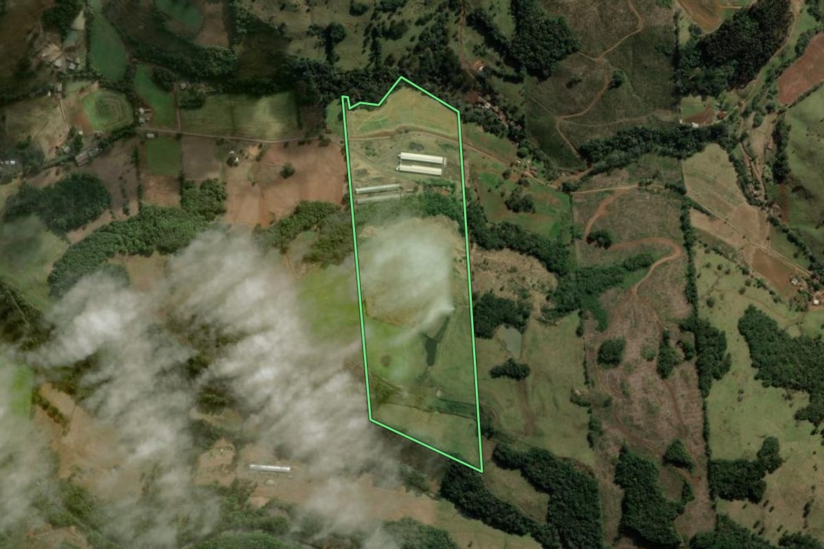 Imagem de satélite do imóvel rural em Erval Velho (SC), com o contorno declarado no CAR desenhado por cima.