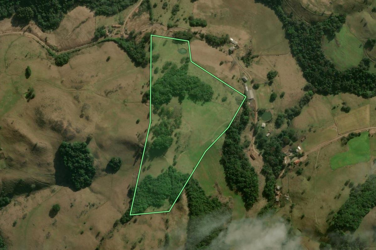 Imagem de satélite do imóvel rural em Erval Velho (SC), com o contorno declarado no CAR desenhado por cima.