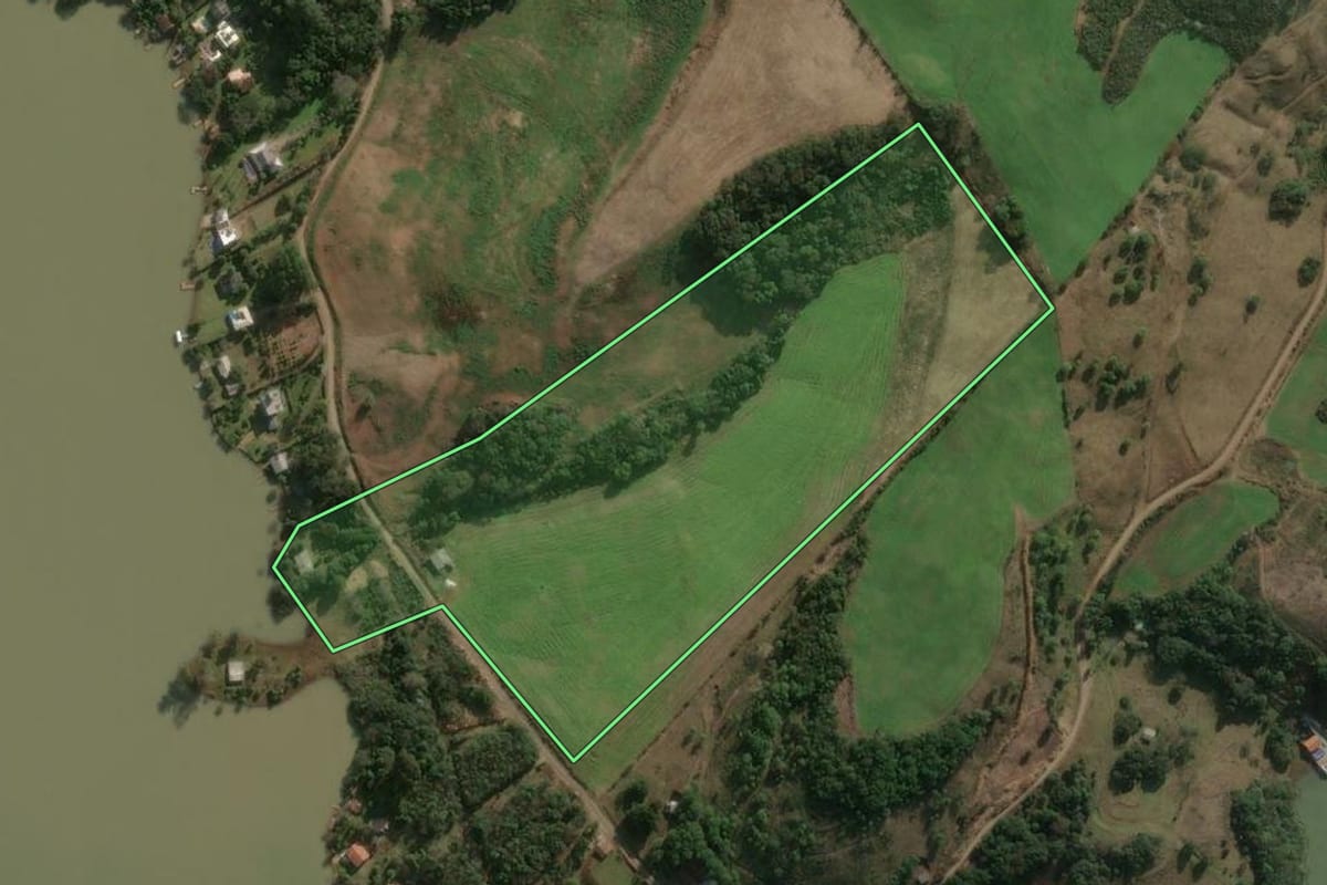 Imagem de satélite do imóvel rural em Erval Velho (SC), com o contorno declarado no CAR desenhado por cima.
