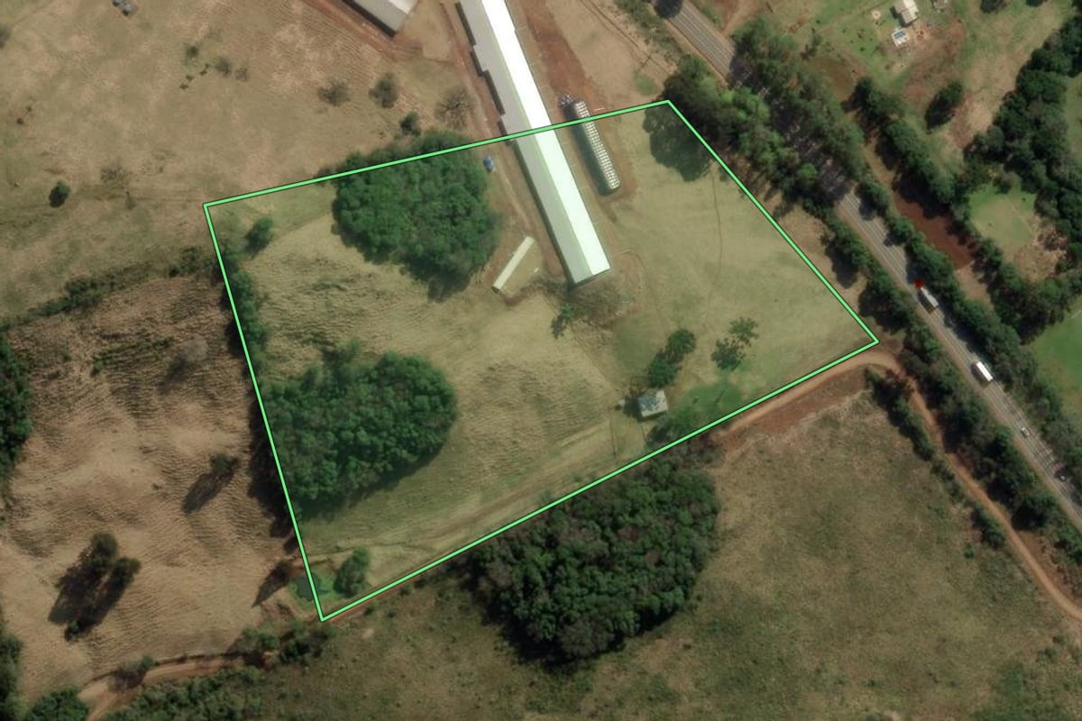 Imagem de satélite do imóvel rural em Erval Velho (SC), com o contorno declarado no CAR desenhado por cima.