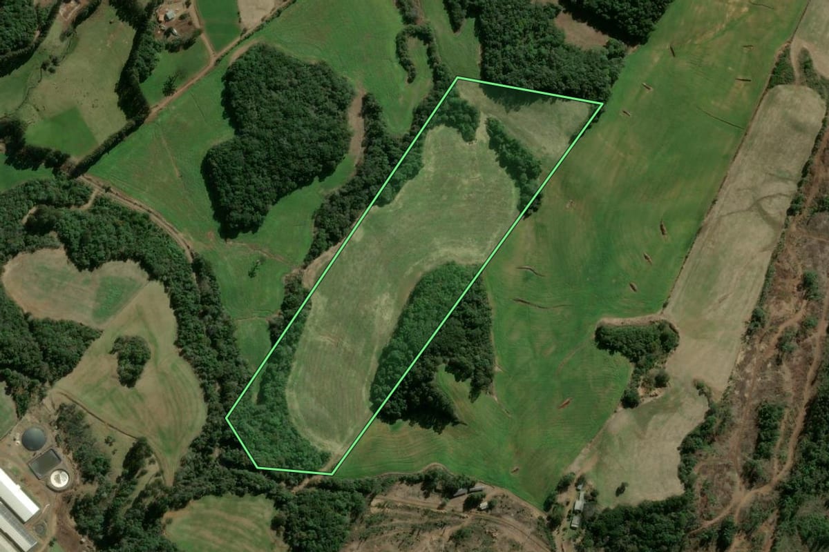 Imagem de satélite do imóvel rural em Faxinal dos Guedes (SC), com o contorno declarado no CAR desenhado por cima.