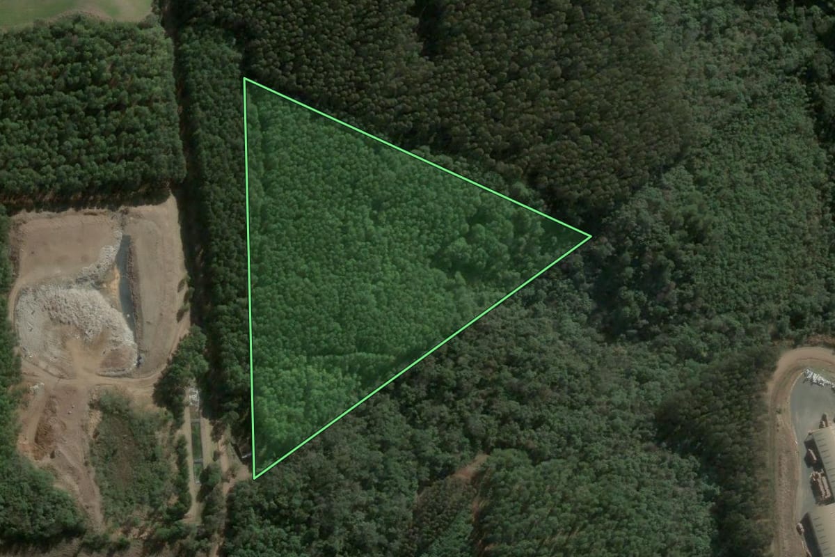 Imagem de satélite do imóvel rural em Faxinal dos Guedes (SC), com o contorno declarado no CAR desenhado por cima.