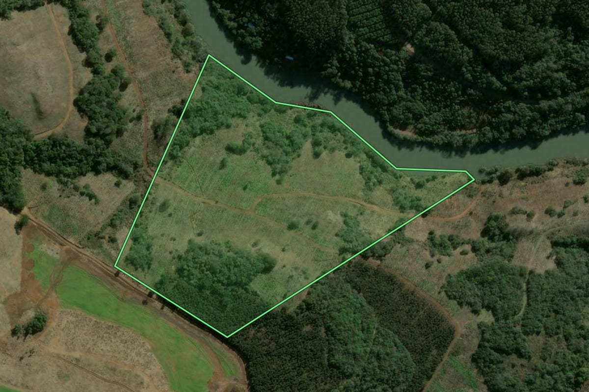 Imagem de satélite do imóvel rural em Faxinal dos Guedes (SC), com o contorno declarado no CAR desenhado por cima.
