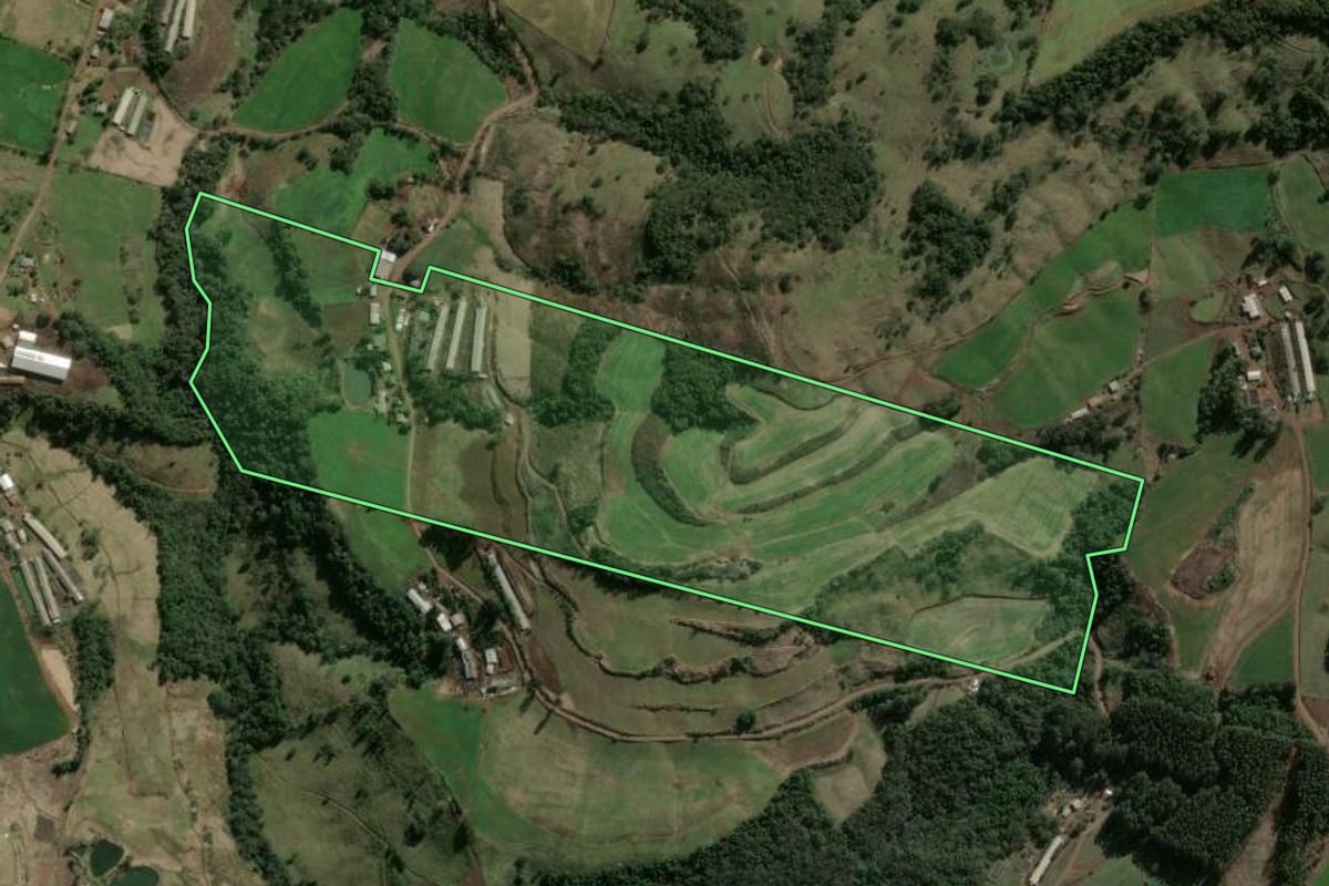 Imagem de satélite do imóvel rural em Faxinal dos Guedes (SC), com o contorno declarado no CAR desenhado por cima.