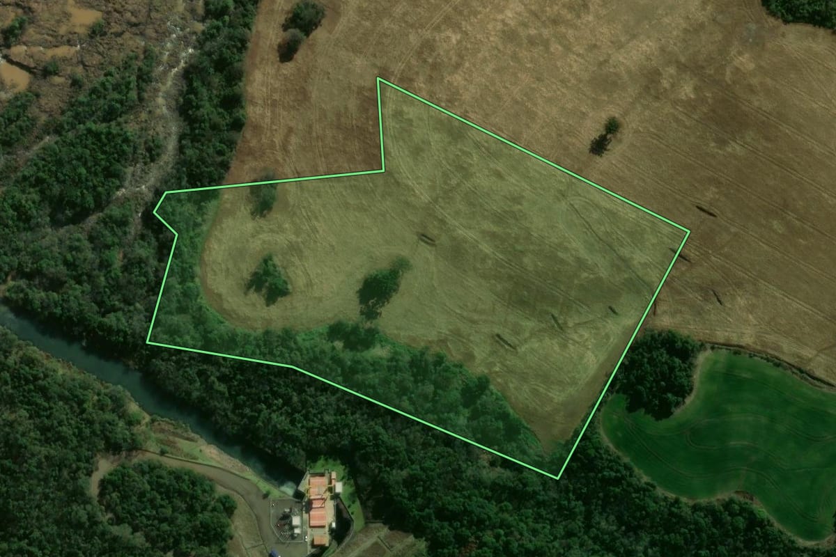 Imagem de satélite do imóvel rural em Faxinal dos Guedes (SC), com o contorno declarado no CAR desenhado por cima.